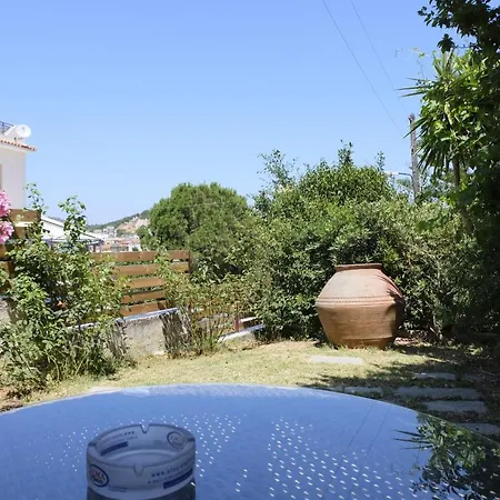 Taxiarchis Apartament *